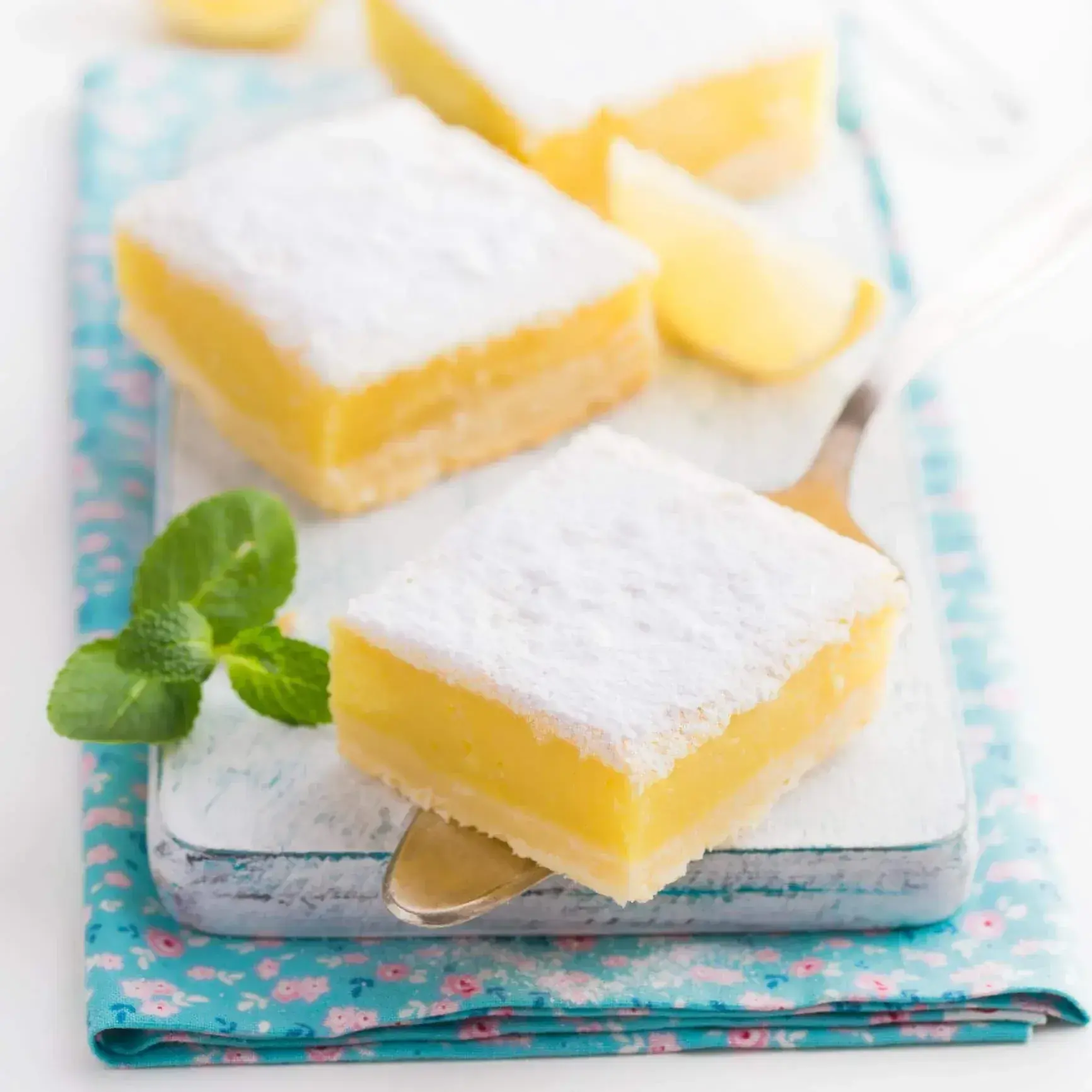 Lemon, almond and cranberry squaresdessert recipe image