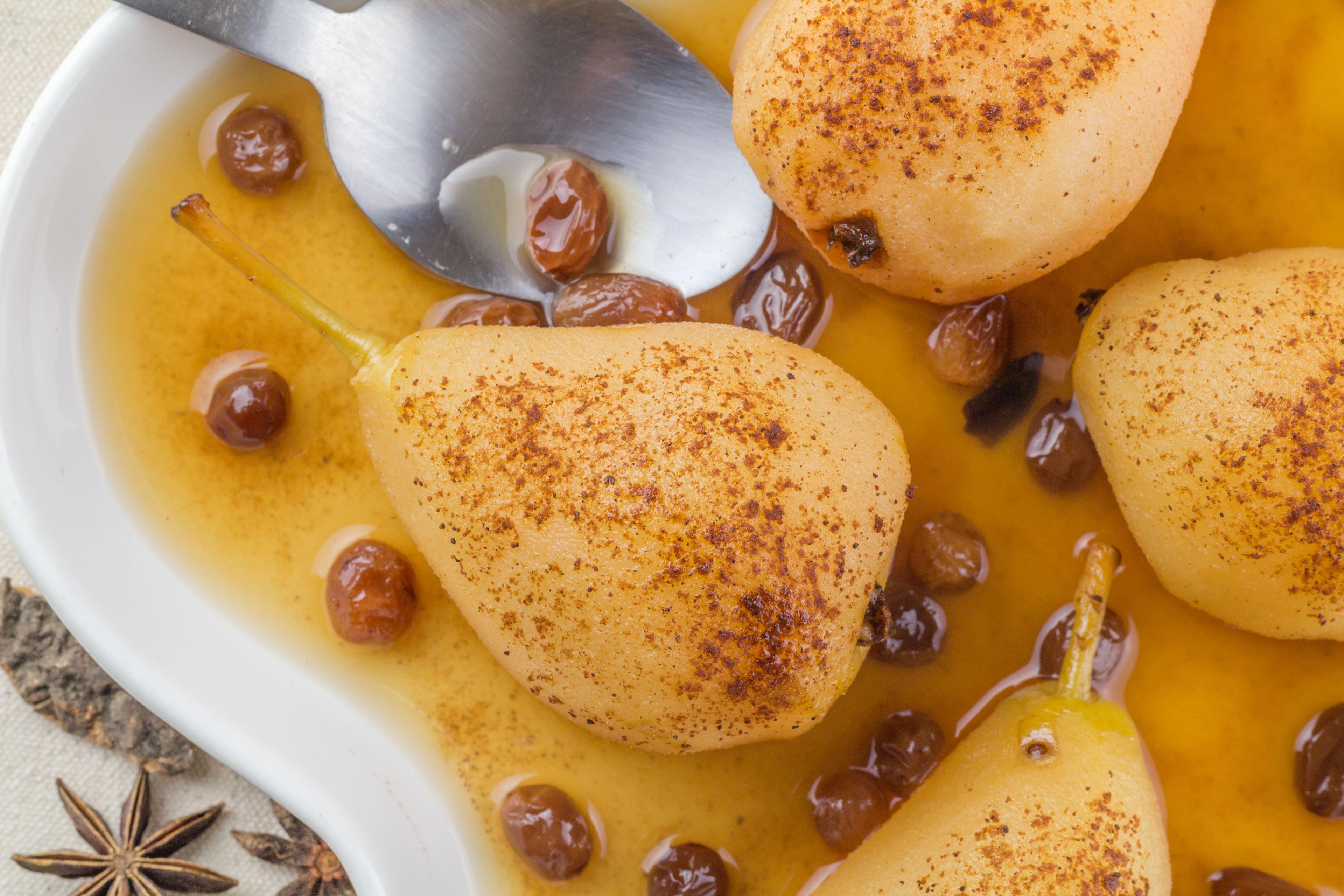 Pear poached in tea and vanilla image